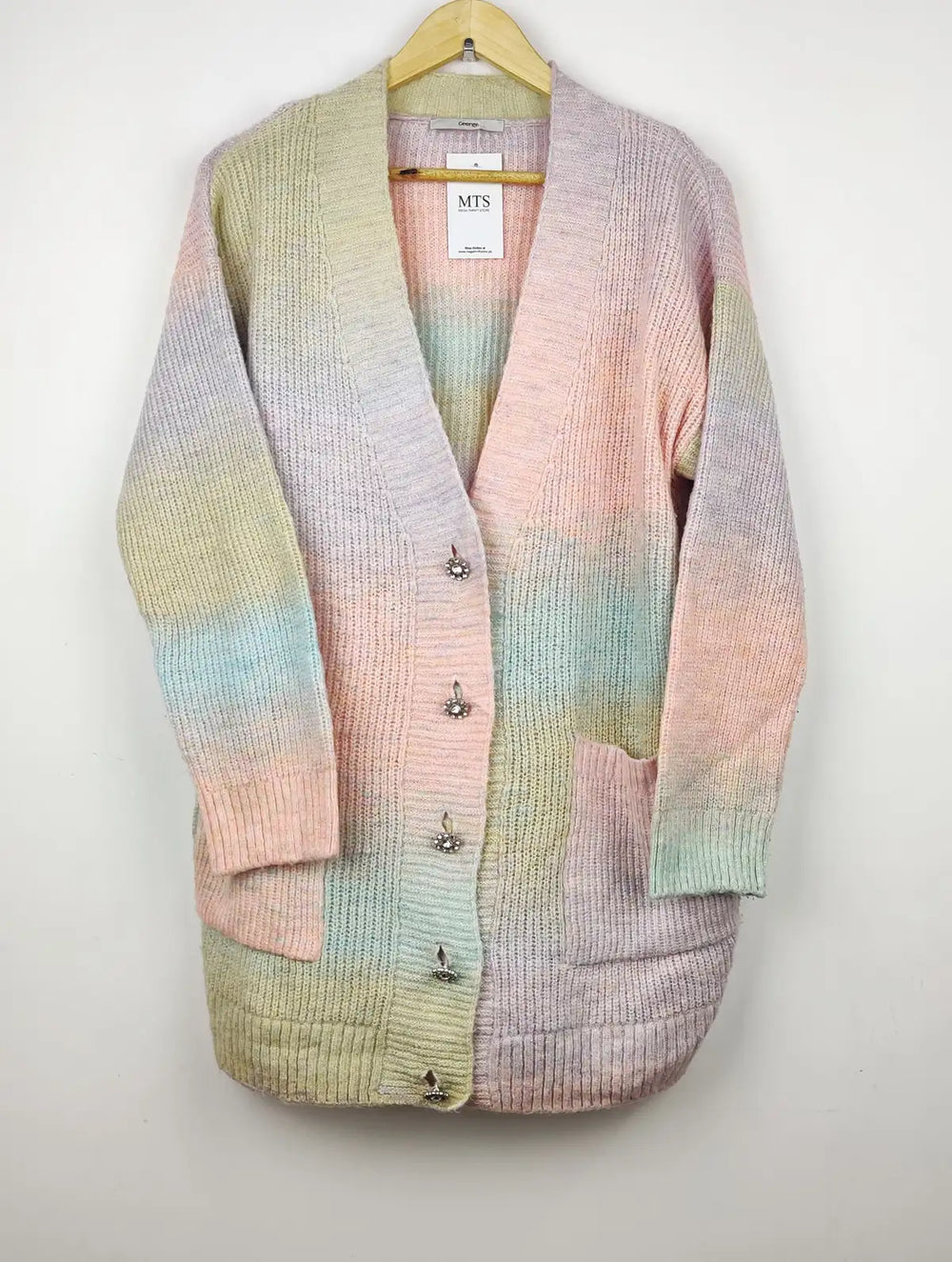 Buy online pre-used pre-loved 100% authentic & Original branded George (LS-8611) available in Pakistan. Top international brands avilable.