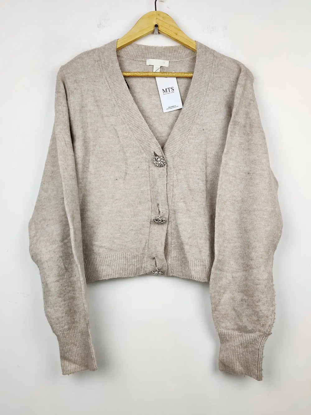 Buy online pre-used pre-loved 100% authentic & Original branded H&M (LS-8627) available in Pakistan. Top international brands avilable.