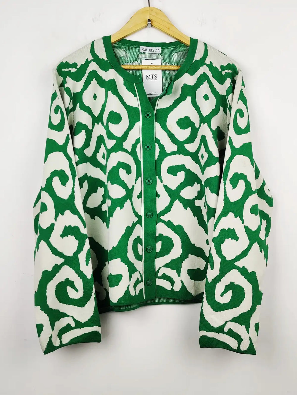 Buy online pre-used pre-loved 100% authentic & Original branded Gallery (LS-8661) available in Pakistan. Top international brands avilable.