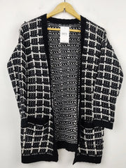 Buy online pre-used pre-loved 100% authentic & Original branded Unknown Brand (LS-8679) available in Pakistan. Top international brands avilable.