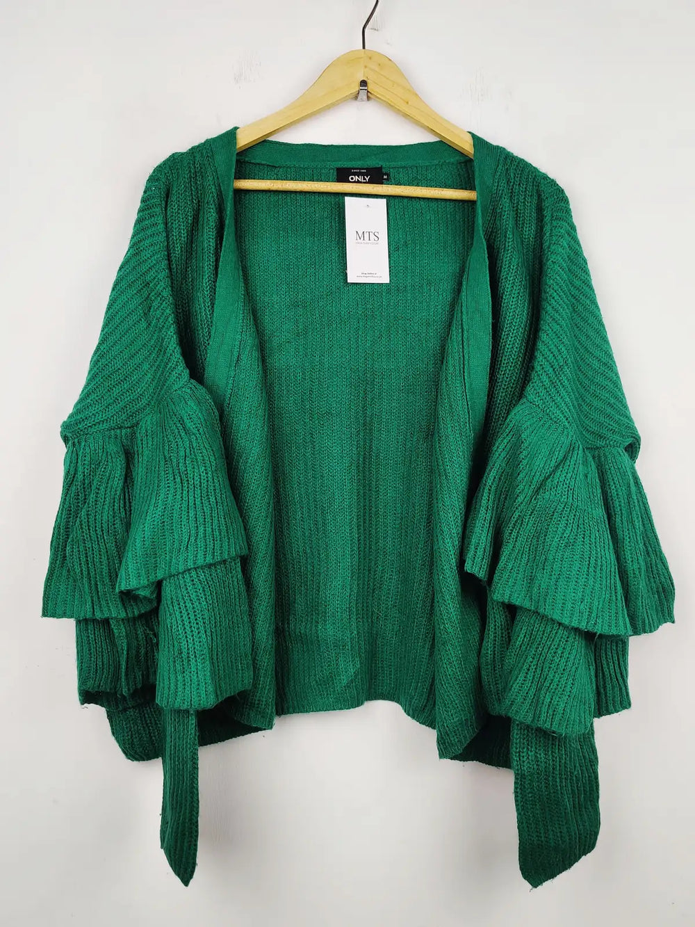 Buy online pre-used pre-loved 100% authentic & Original branded Only (LS-8681) available in Pakistan. Top international brands avilable.