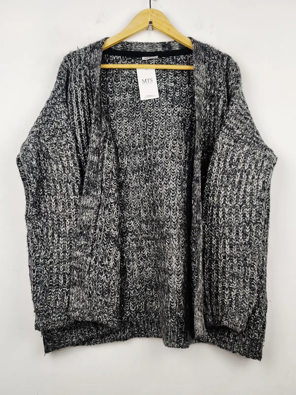 Buy online pre-used pre-loved 100% authentic & Original branded Noisy May (LS-8731) available in Pakistan. Top international brands avilable.