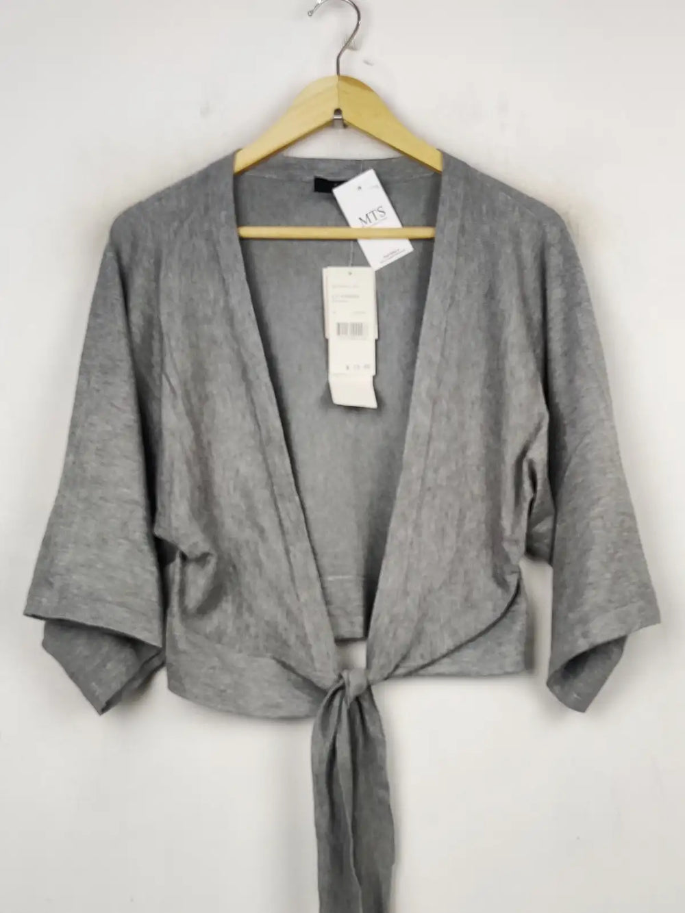 Buy online pre-used pre-loved 100% authentic & Original branded Actuelle (LS-8907) available in Pakistan. Top international brands avilable.