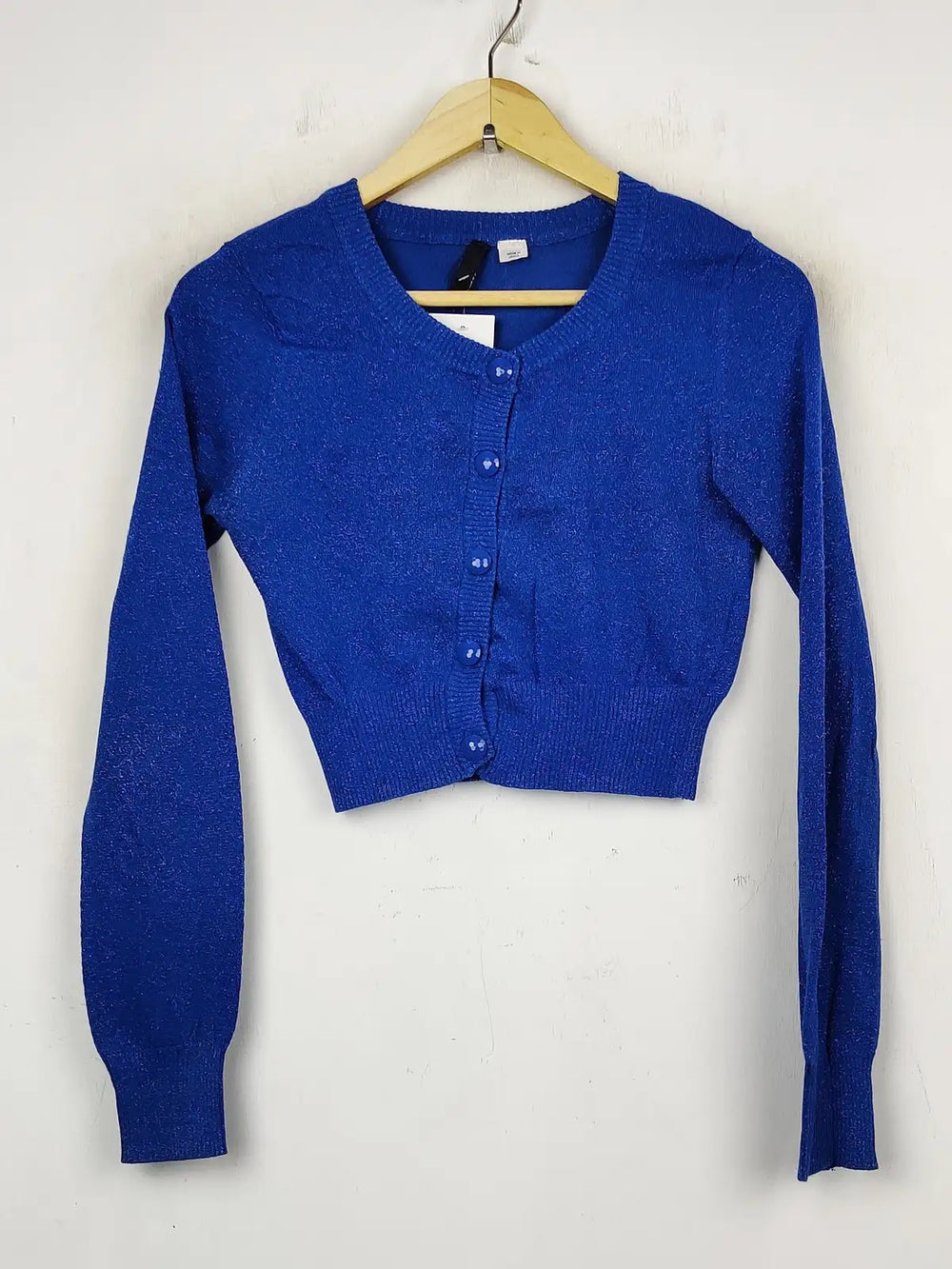 Buy online pre-used pre-loved 100% authentic & Original branded H&M (LS-8930) available in Pakistan. Top international brands avilable.