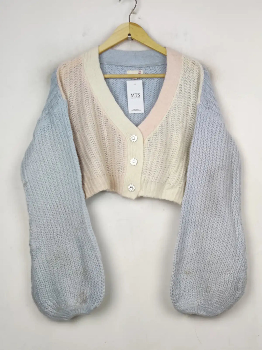 Buy online pre-used pre-loved 100% authentic & Original branded So (LS-8933) available in Pakistan. Top international brands avilable.