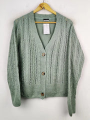 Buy online pre-used pre-loved 100% authentic & Original branded Beloved (LS-9240) available in Pakistan. Top international brands avilable.