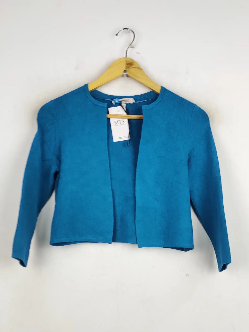 Buy online pre-used pre-loved 100% authentic & Original branded Hobbs (LS-9262) available in Pakistan. Top international brands avilable.