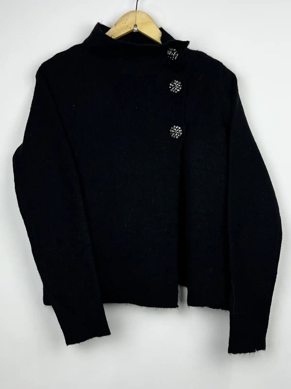 Buy online pre-used pre-loved 100% authentic & Original branded Atmosphere (LS-9417) available in Pakistan. Top international brands avilable.