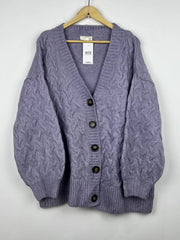 Buy online pre-used pre-loved 100% authentic & Original branded H&M (LS-9467) available in Pakistan. Top international brands avilable.