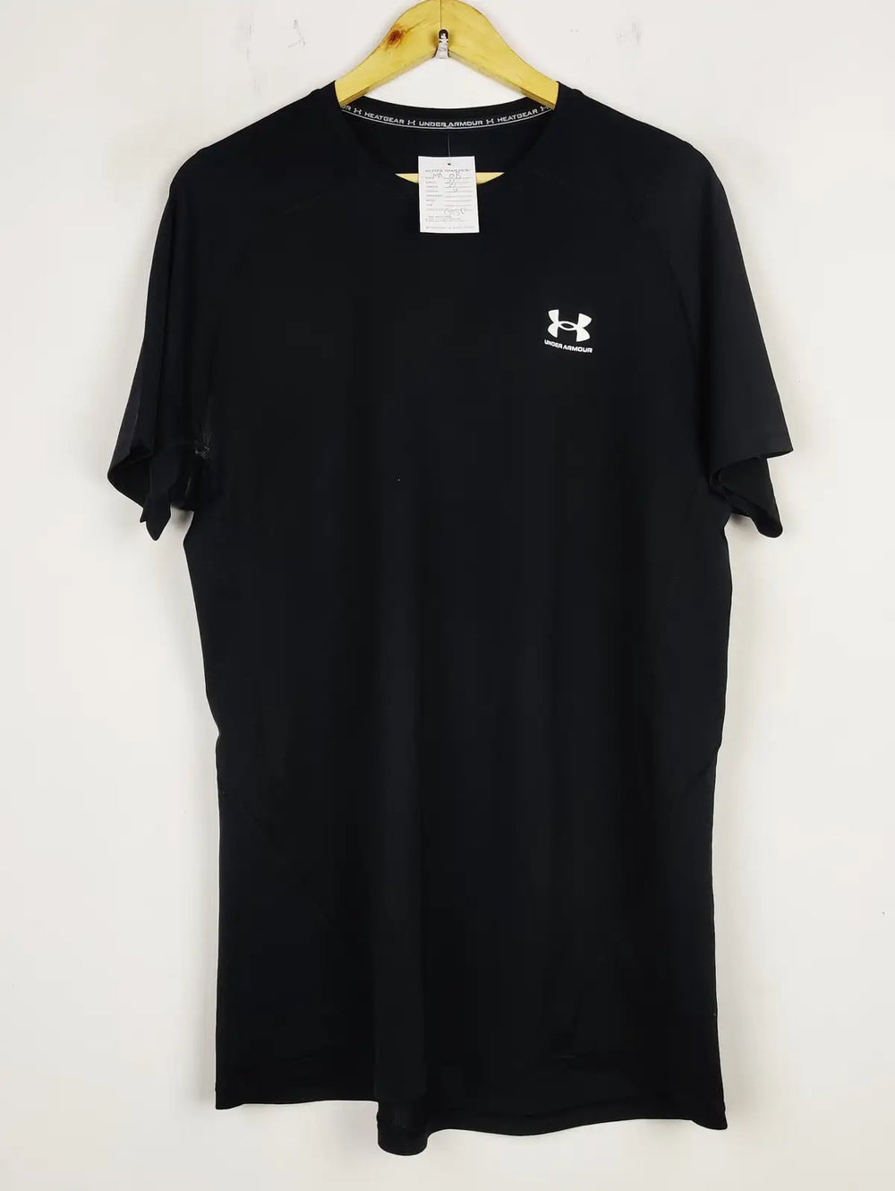 Buy online pre-used pre-loved 100% authentic & Original branded Under Armour (MA-08) available in Pakistan. Top international brands avilable.