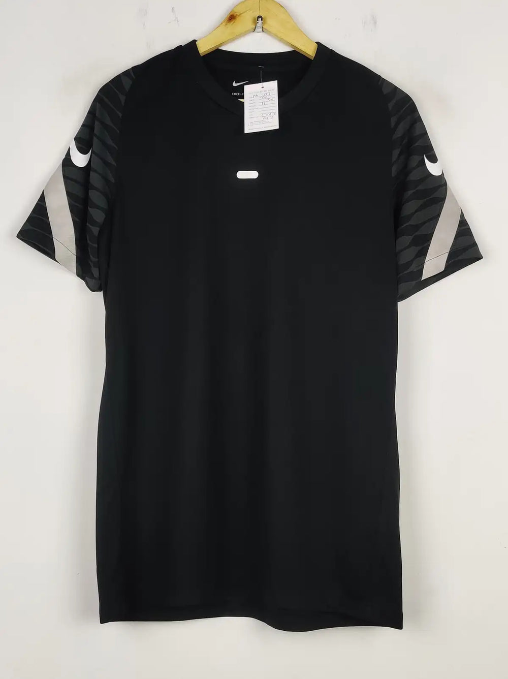 Buy online pre-used pre-loved 100% authentic & Original branded Unknown Brand (MA-103) available in Pakistan. Top international brands avilable.