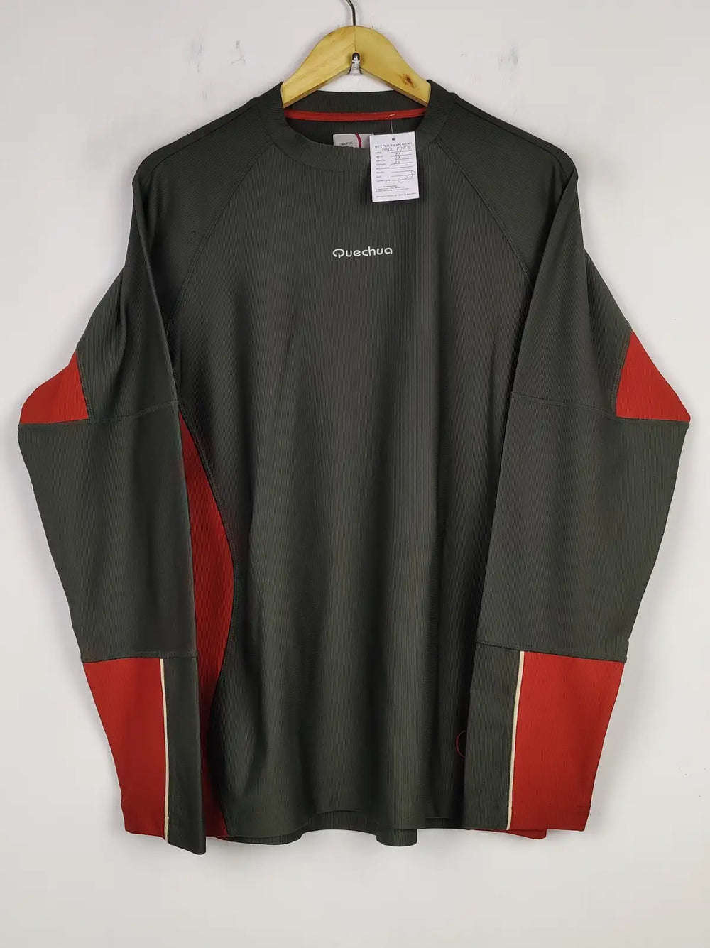 Buy online pre-used pre-loved 100% authentic & Original branded M Quechua (MA-127) available in Pakistan. Top international brands avilable.