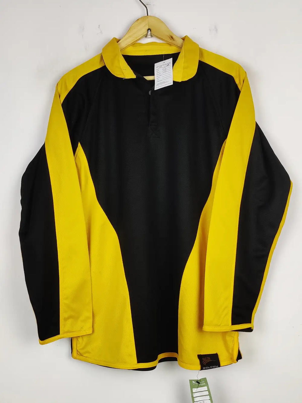 Buy online pre-used pre-loved 100% authentic & Original branded Falcon (MA-137) available in Pakistan. Top international brands avilable.