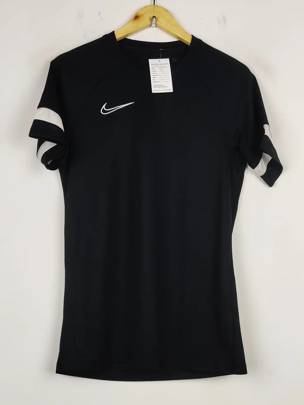 Buy online pre-used pre-loved 100% authentic & Original branded Dri Fit (MA-150) available in Pakistan. Top international brands avilable.