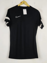 Buy online pre-used pre-loved 100% authentic & Original branded Dri Fit (MA-150) available in Pakistan. Top international brands avilable.