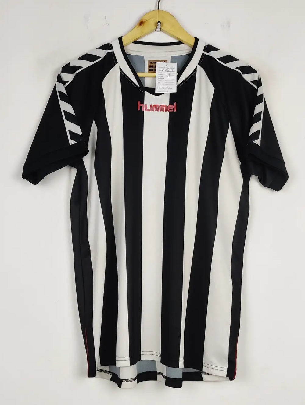 Buy online pre-used pre-loved 100% authentic & Original branded Hummel (MA-374) available in Pakistan. Top international brands avilable.