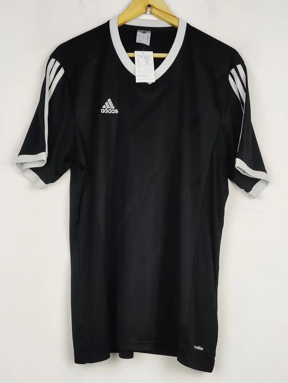 Buy online pre-used pre-loved 100% authentic & Original branded Adidas (MA-666) available in Pakistan. Top international brands avilable.