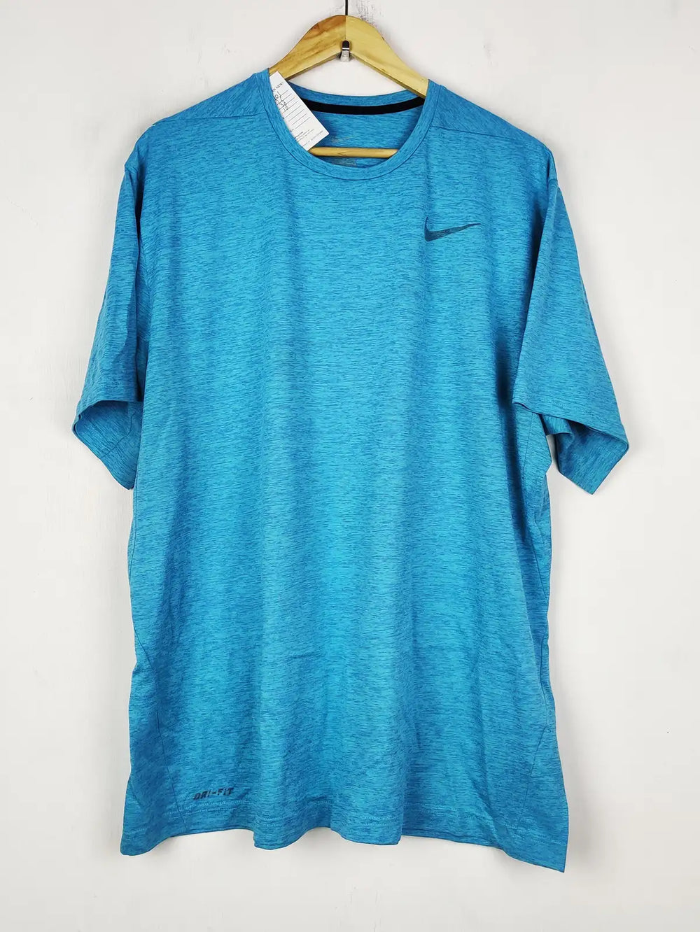 Buy online pre-used pre-loved 100% authentic & Original branded N.I.K.E (MA-701) available in Pakistan. Top international brands avilable.