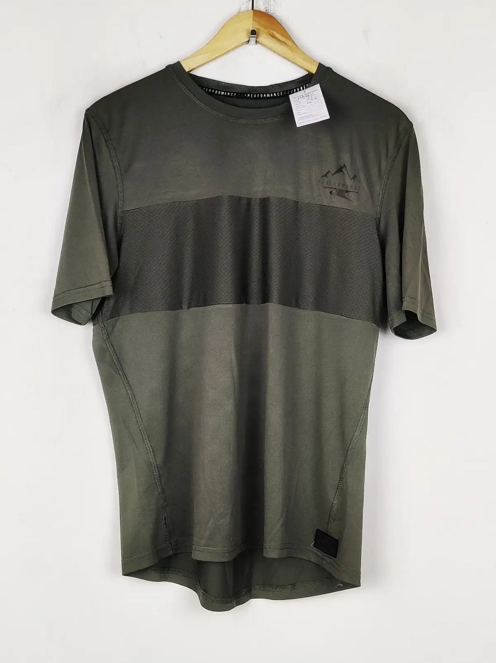 Buy online pre-used pre-loved 100% authentic & Original branded Performance (MA-841) available in Pakistan. Top international brands avilable.