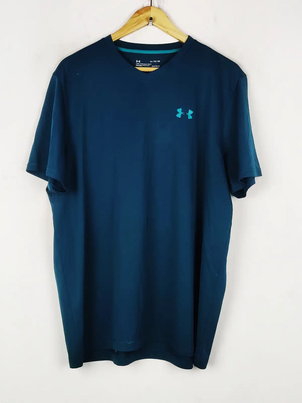 Buy online pre-used pre-loved 100% authentic & Original branded Underarmour (MA-858) available in Pakistan. Top international brands avilable.
