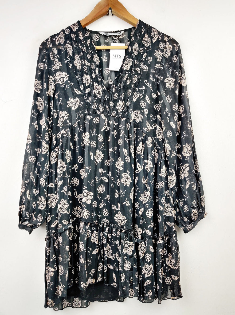 Buy online pre-used pre-loved 100% authentic & Original branded Zara (MF-1065) available in Pakistan. Top international brands avilable.