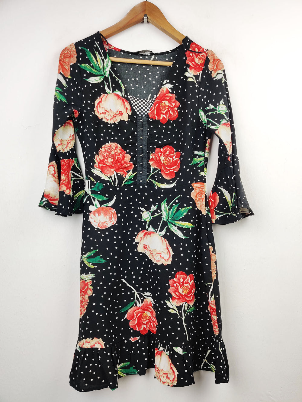 Buy online pre-used pre-loved 100% authentic & Original branded Jane Norman (MF-1076) available in Pakistan. Top international brands avilable.