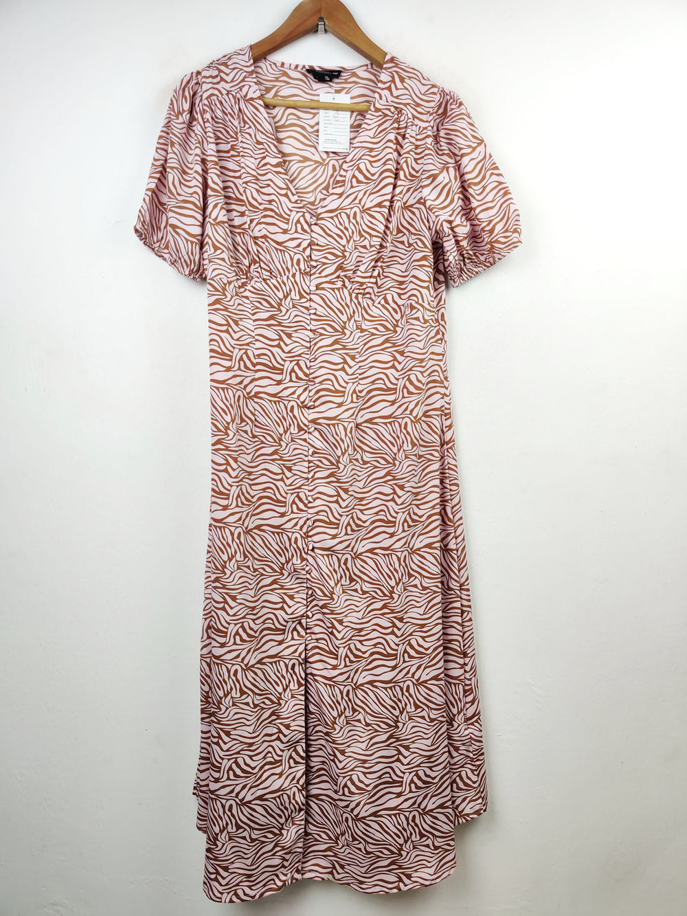 Buy online pre-used pre-loved 100% authentic & Original branded Wednesday (MF-1091) available in Pakistan. Top international brands avilable.