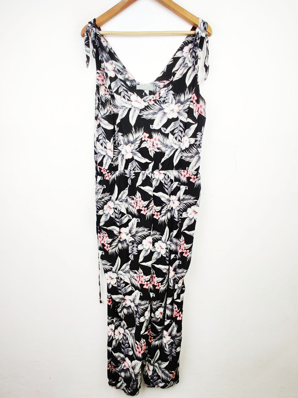 Buy online pre-used pre-loved 100% authentic & Original branded Oasis (MF-1103) available in Pakistan. Top international brands avilable.