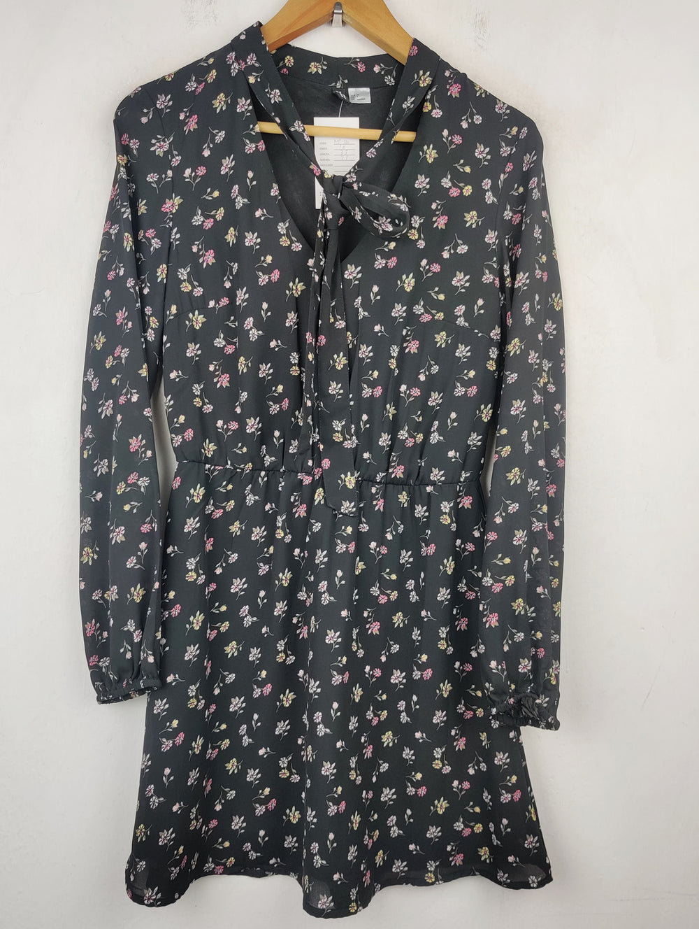 Buy online pre-used pre-loved 100% authentic & Original branded H&M (MF-110) available in Pakistan. Top international brands avilable.