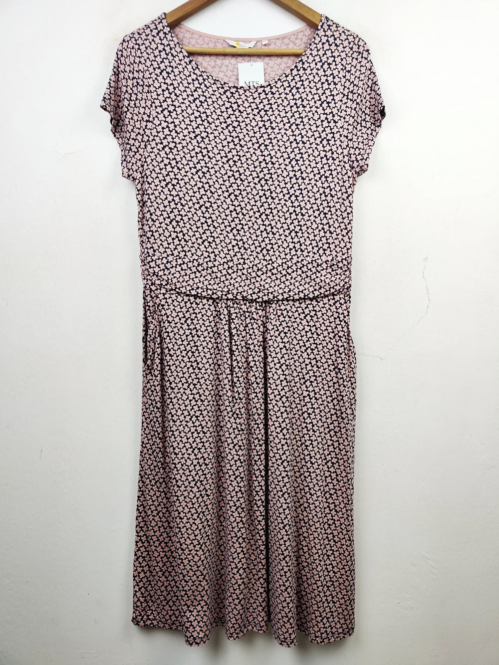 Buy online pre-used pre-loved 100% authentic & Original branded Boden (MF-1122) available in Pakistan. Top international brands avilable.