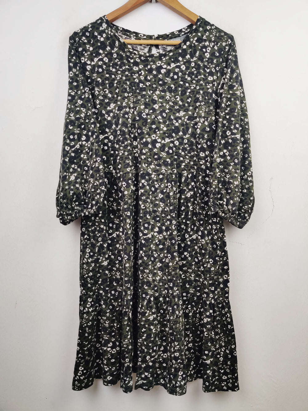 Buy online pre-used pre-loved 100% authentic & Original branded Nutmeg (MF-1123) available in Pakistan. Top international brands avilable.