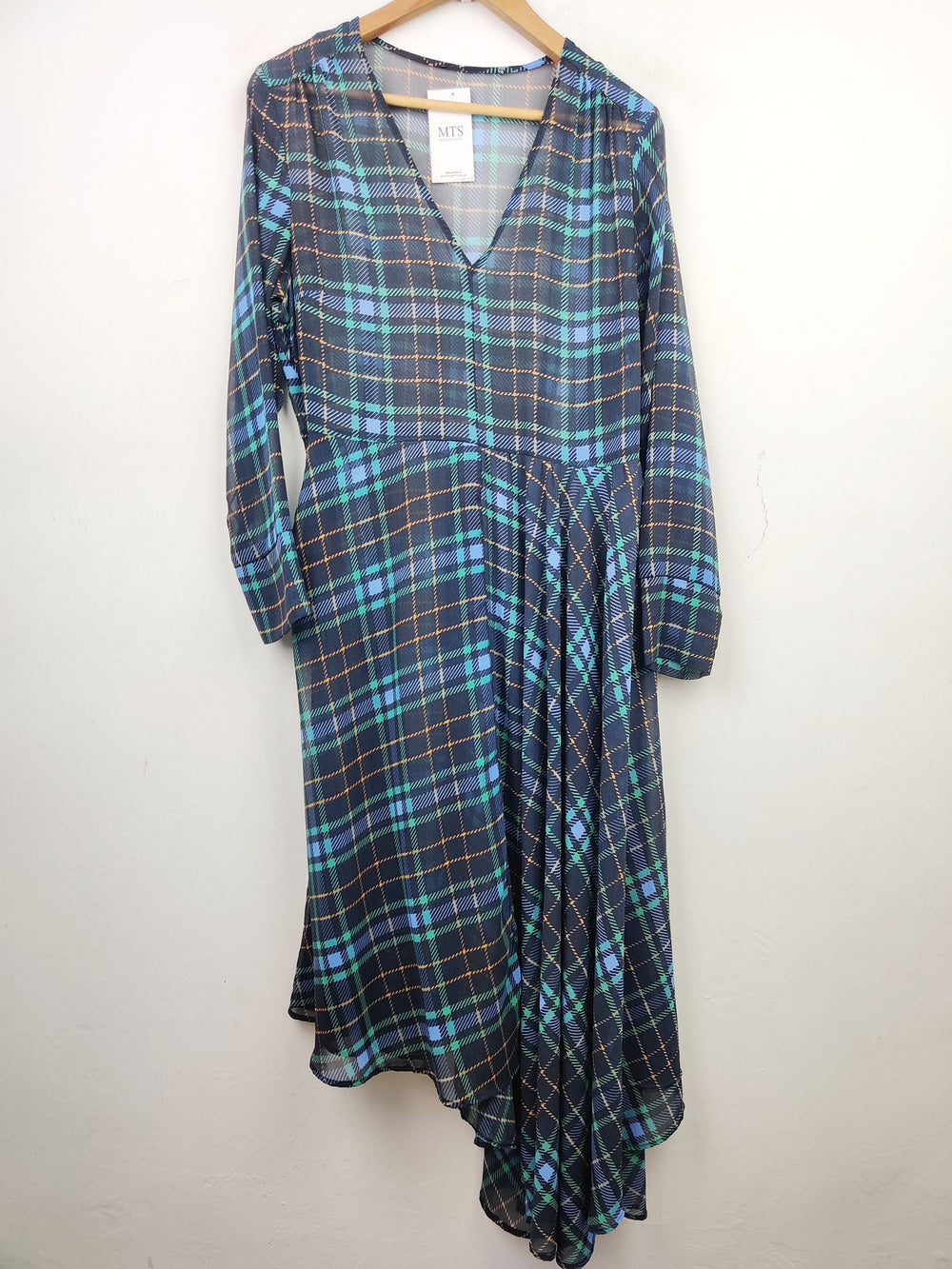 Buy online pre-used pre-loved 100% authentic & Original branded Unknown Brand (MF-1135) available in Pakistan. Top international brands avilable.