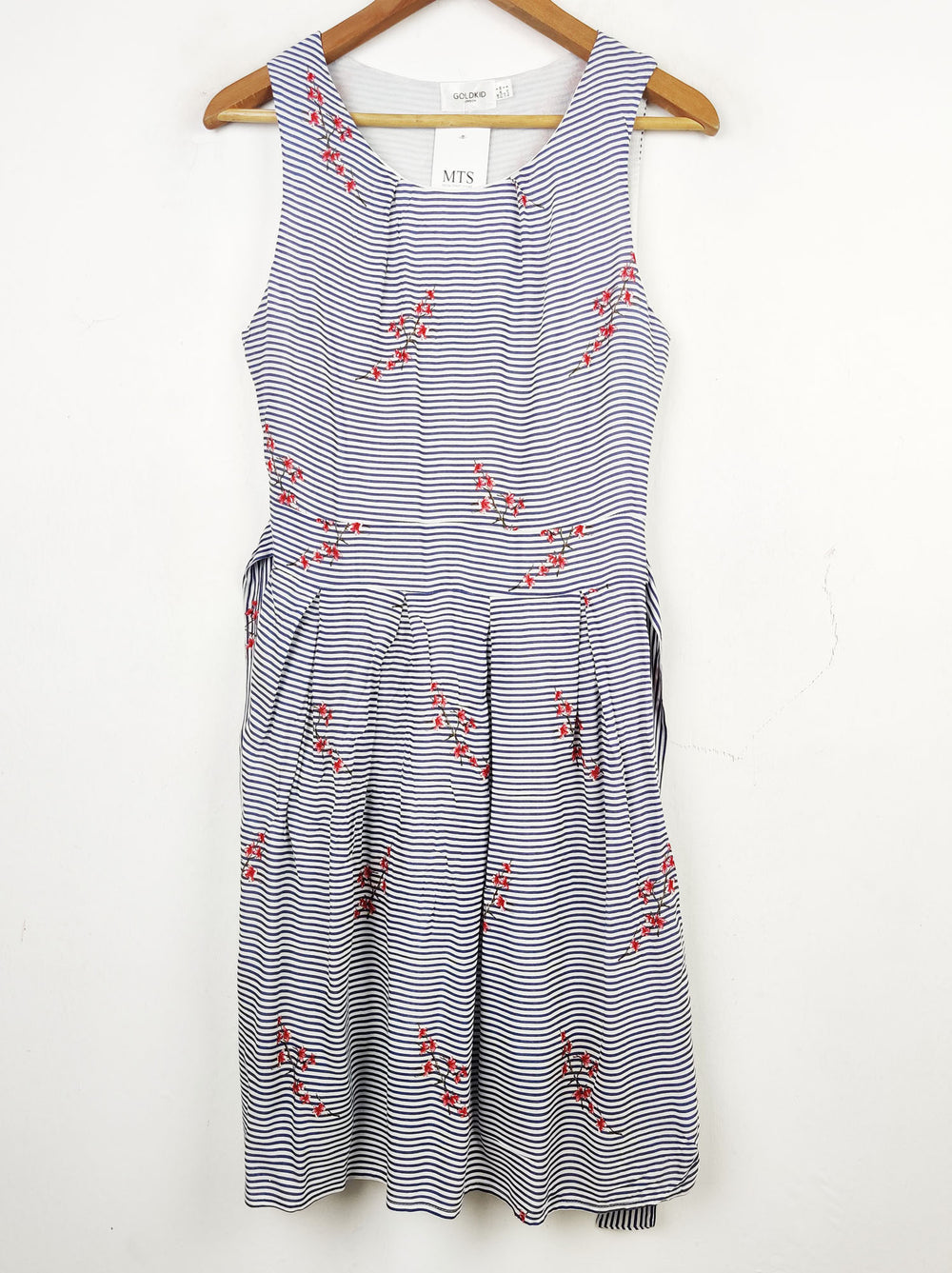 Buy online pre-used pre-loved 100% authentic & Original branded Goldkid (MF-1142) available in Pakistan. Top international brands avilable.