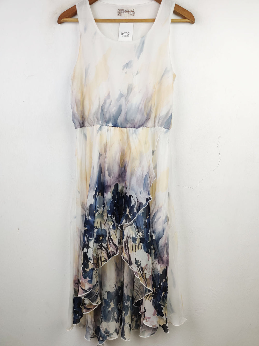 Buy online pre-used pre-loved 100% authentic & Original branded Voulez Vous (MF-1177) available in Pakistan. Top international brands avilable.