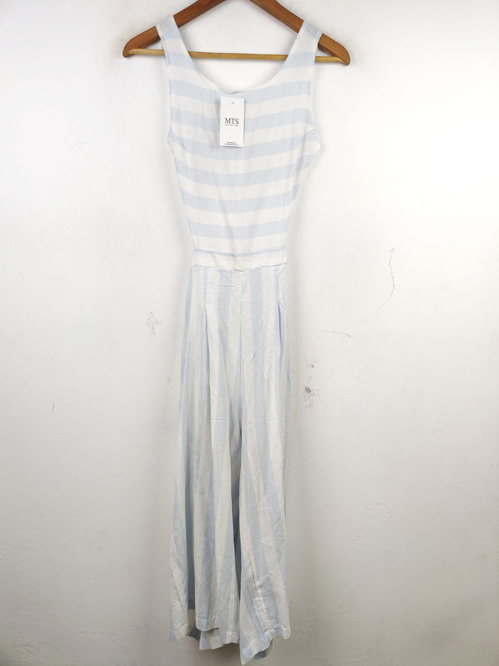 Buy online pre-used pre-loved 100% authentic & Original branded Unknown Brand (MF-1213) available in Pakistan. Top international brands avilable.