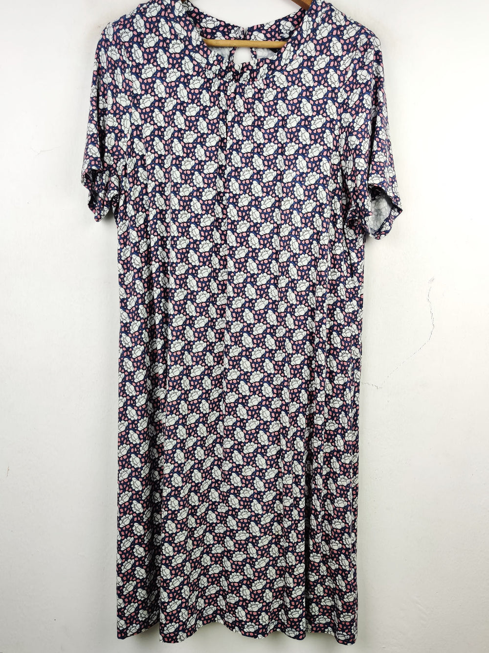 Buy online pre-used pre-loved 100% authentic & Original branded Marks & Spencer (MF-1216) available in Pakistan. Top international brands avilable.