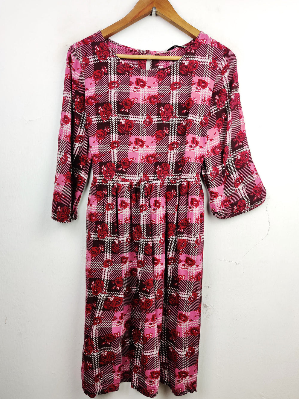 Buy online pre-used pre-loved 100% authentic & Original branded Tu (MF-1255) available in Pakistan. Top international brands avilable.