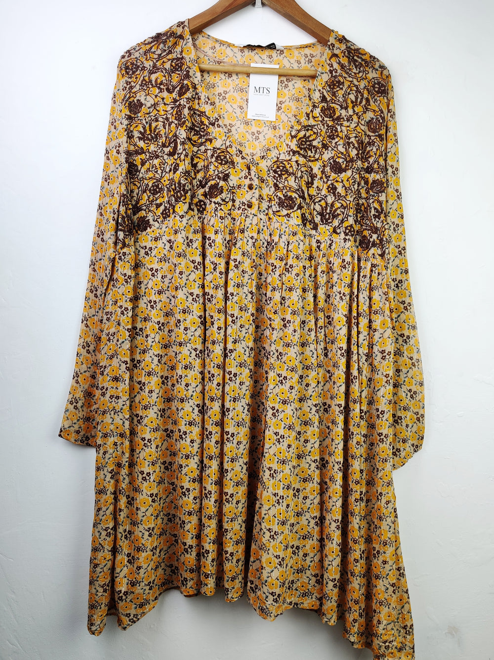 Buy online pre-used pre-loved 100% authentic & Original branded Zara (MF-1277) available in Pakistan. Top international brands avilable.