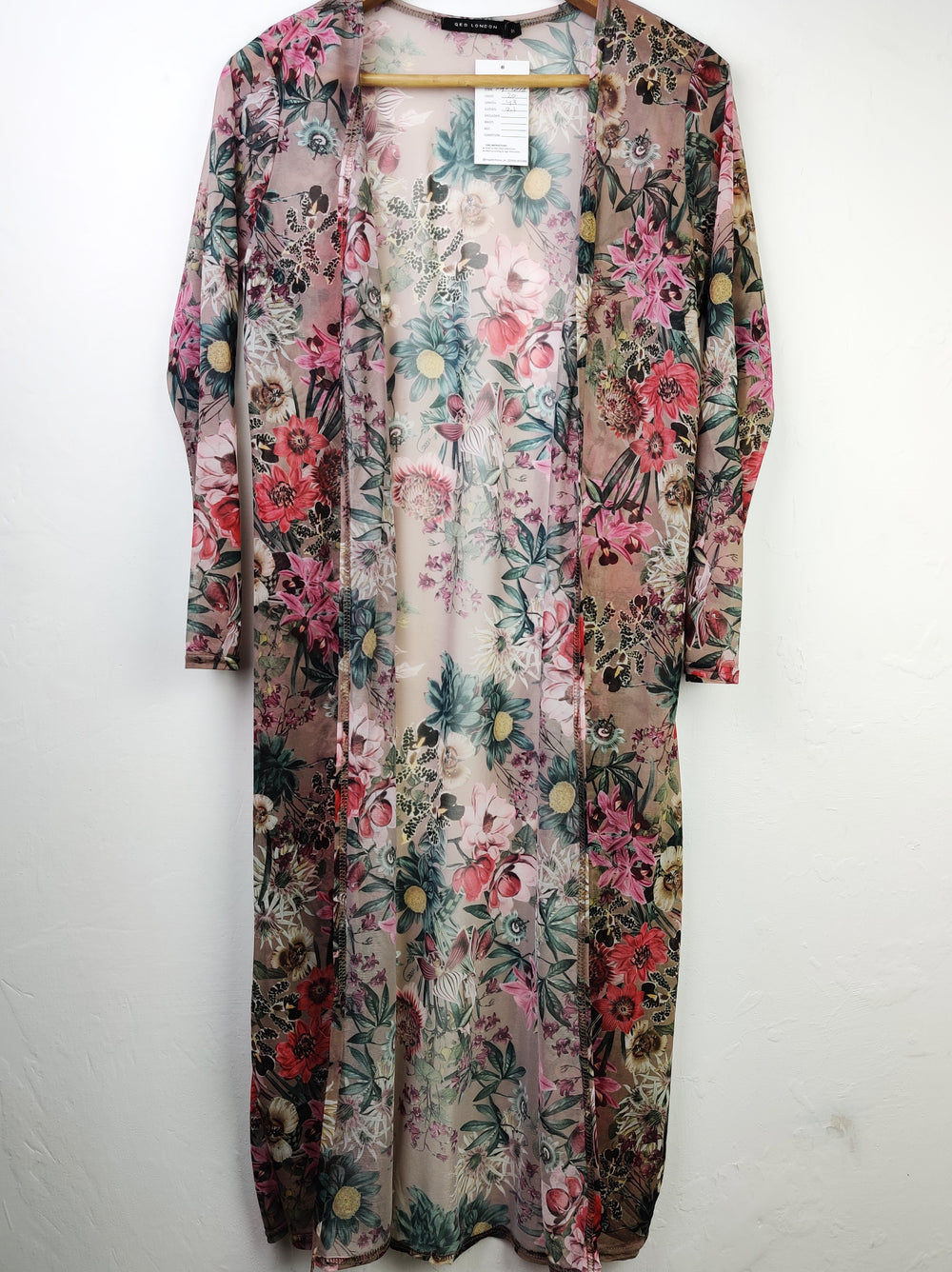 Buy online pre-used pre-loved 100% authentic & Original branded Qed London (MF-1278) available in Pakistan. Top international brands avilable.