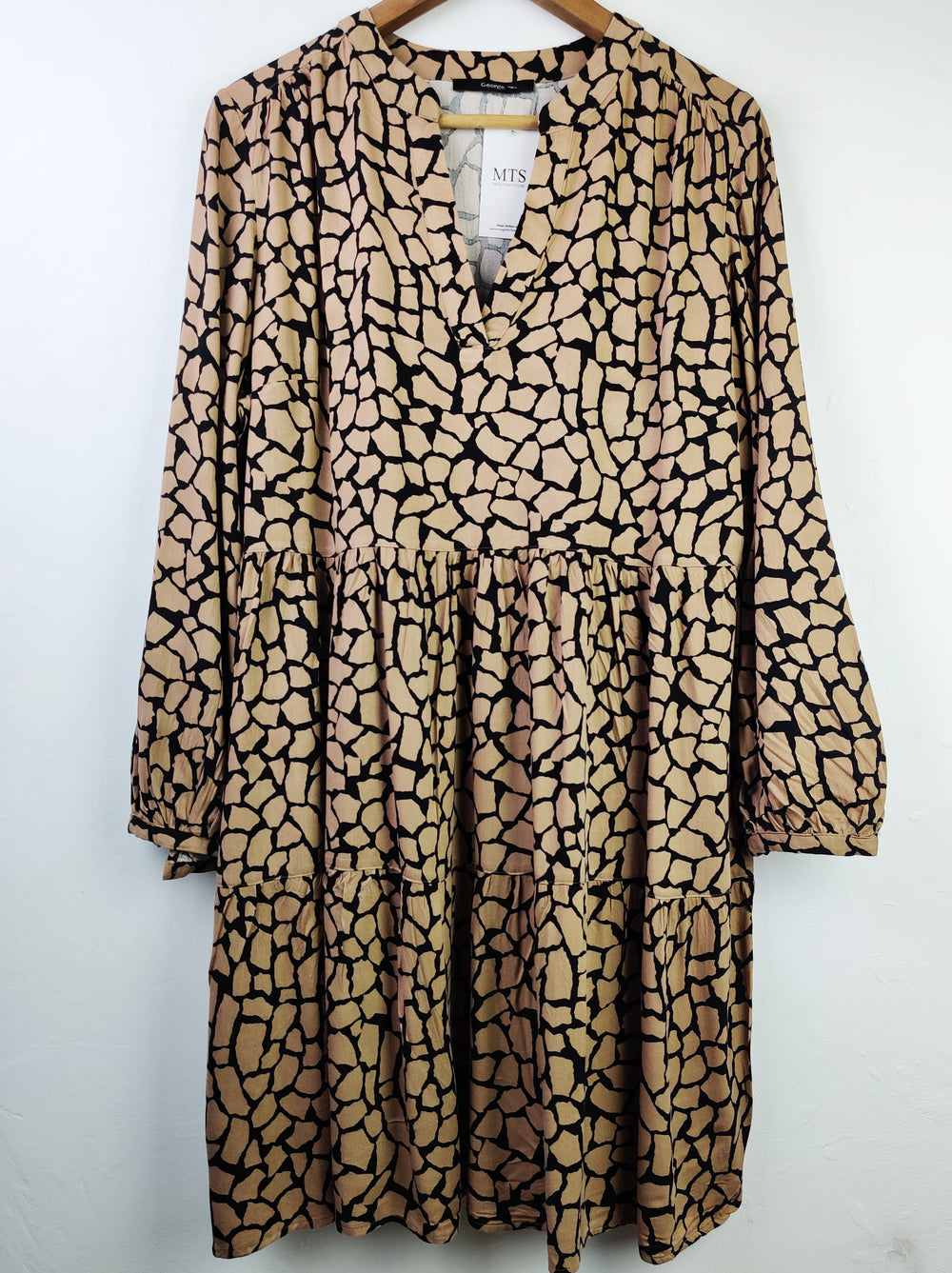 Buy online pre-used pre-loved 100% authentic & Original branded George (MF-1291) available in Pakistan. Top international brands avilable.