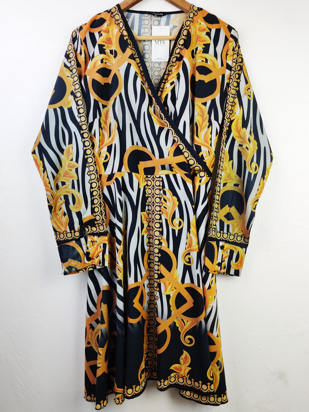 Buy online pre-used pre-loved 100% authentic & Original branded Versace (MF-1294) available in Pakistan. Top international brands avilable.