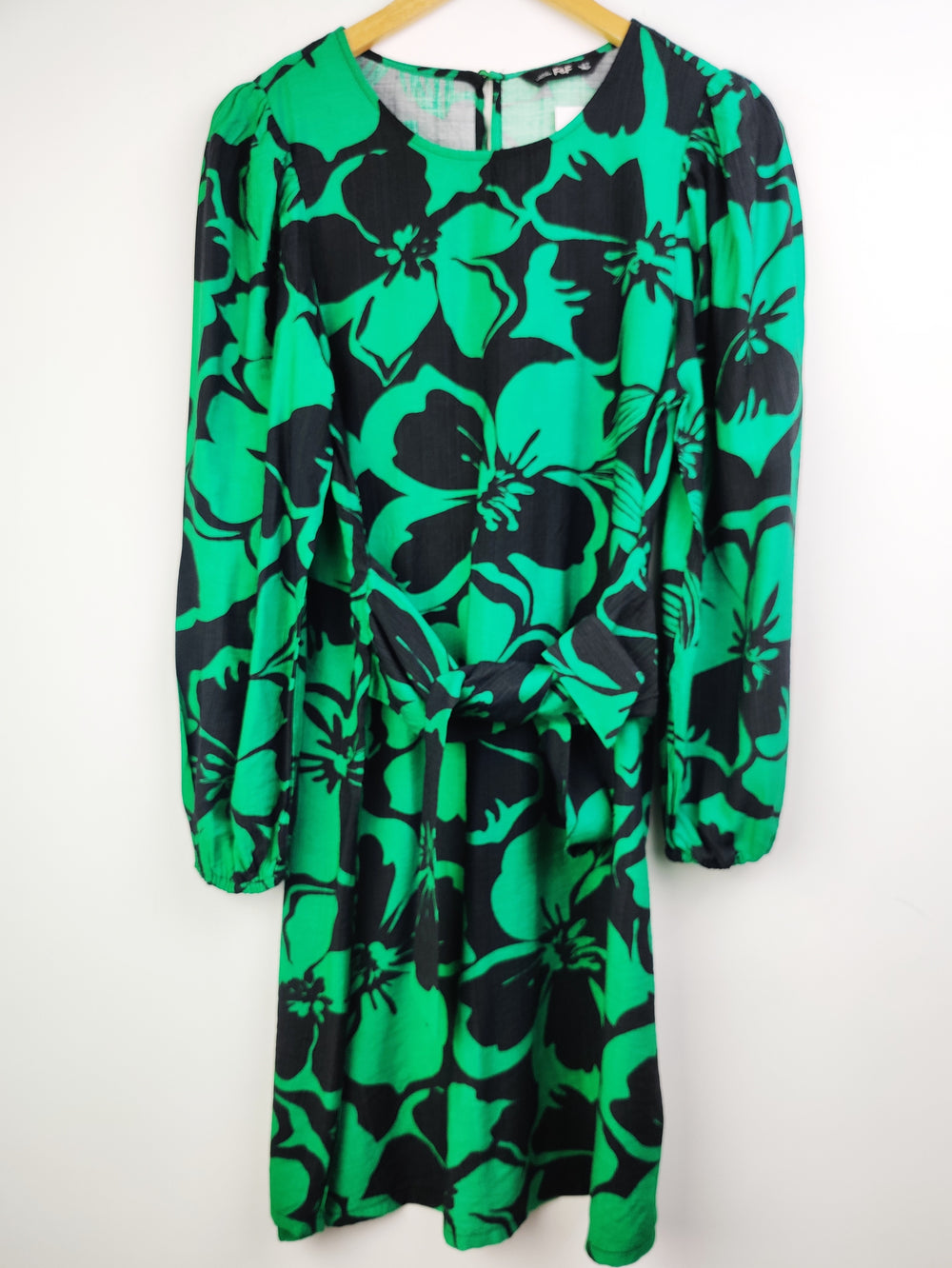 Buy online pre-used pre-loved 100% authentic & Original branded F&F (MF-1298) available in Pakistan. Top international brands avilable.