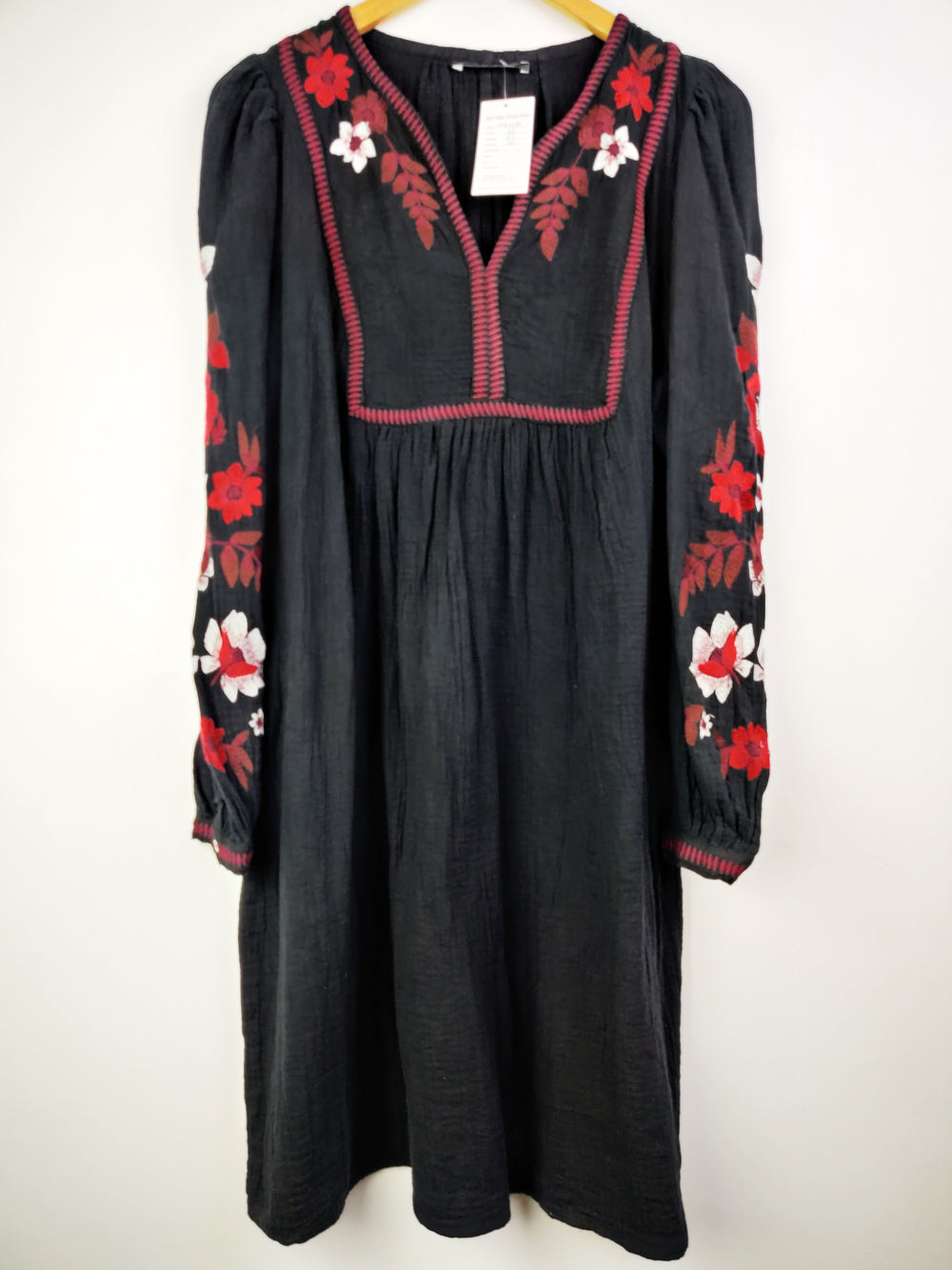 Buy online pre-used pre-loved 100% authentic & Original branded George (MF-1314) available in Pakistan. Top international brands avilable.