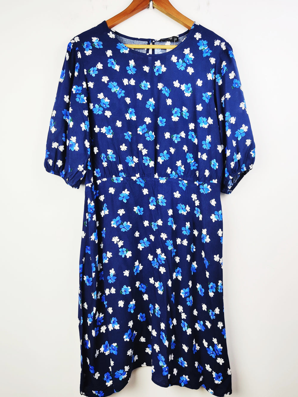 Buy online pre-used pre-loved 100% authentic & Original branded F&F (MF-1332) available in Pakistan. Top international brands avilable.