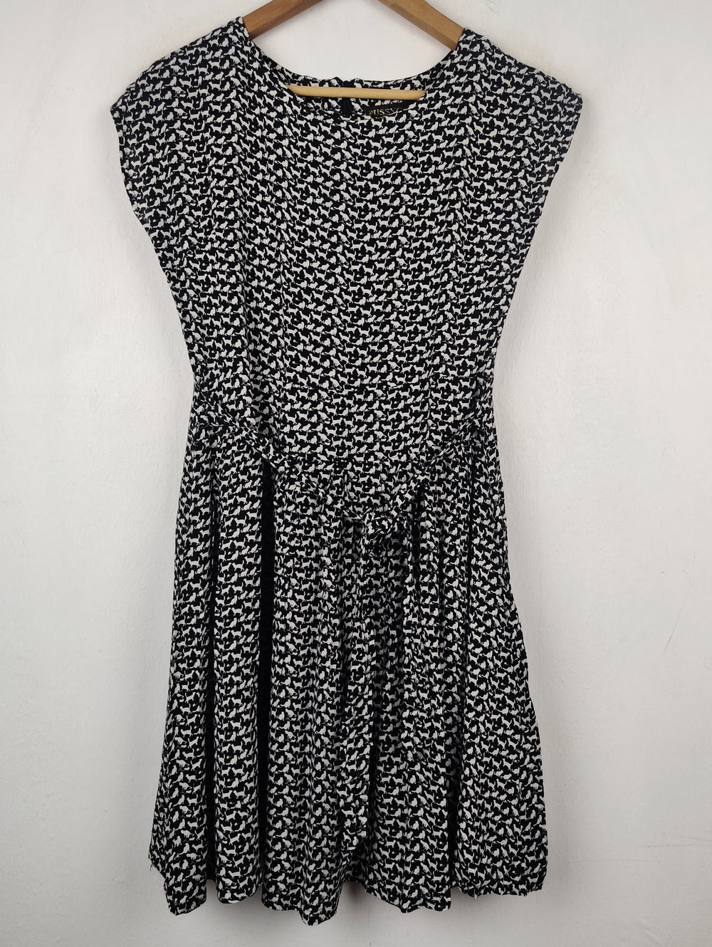 Buy online pre-used pre-loved 100% authentic & Original branded Pussy Cat (MF-143) available in Pakistan. Top international brands avilable.