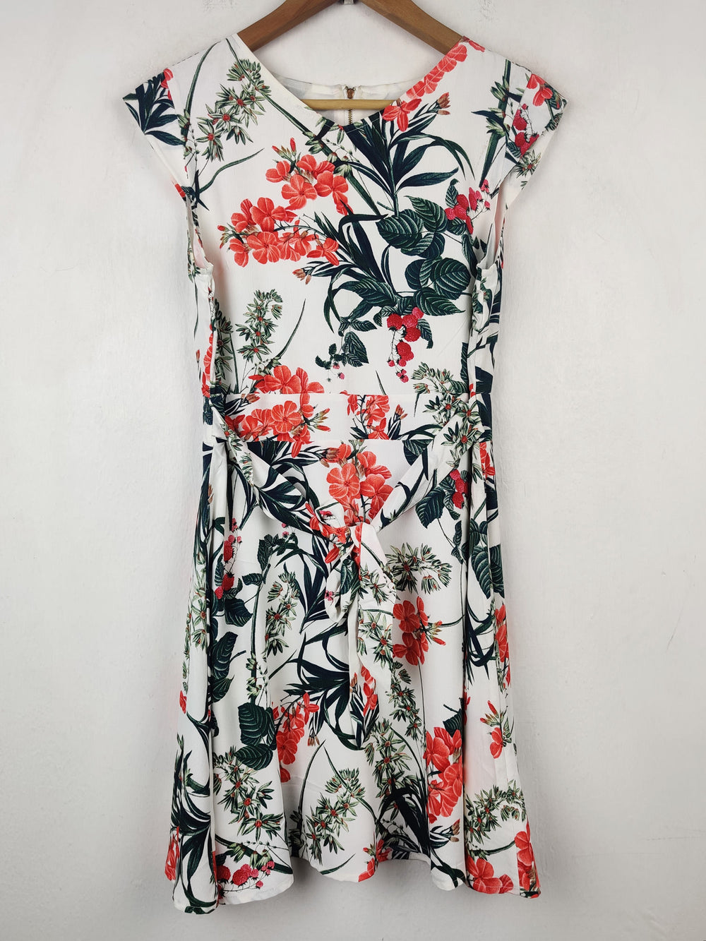 Buy online pre-used pre-loved 100% authentic & Original branded Tenki (MF-159) available in Pakistan. Top international brands avilable.