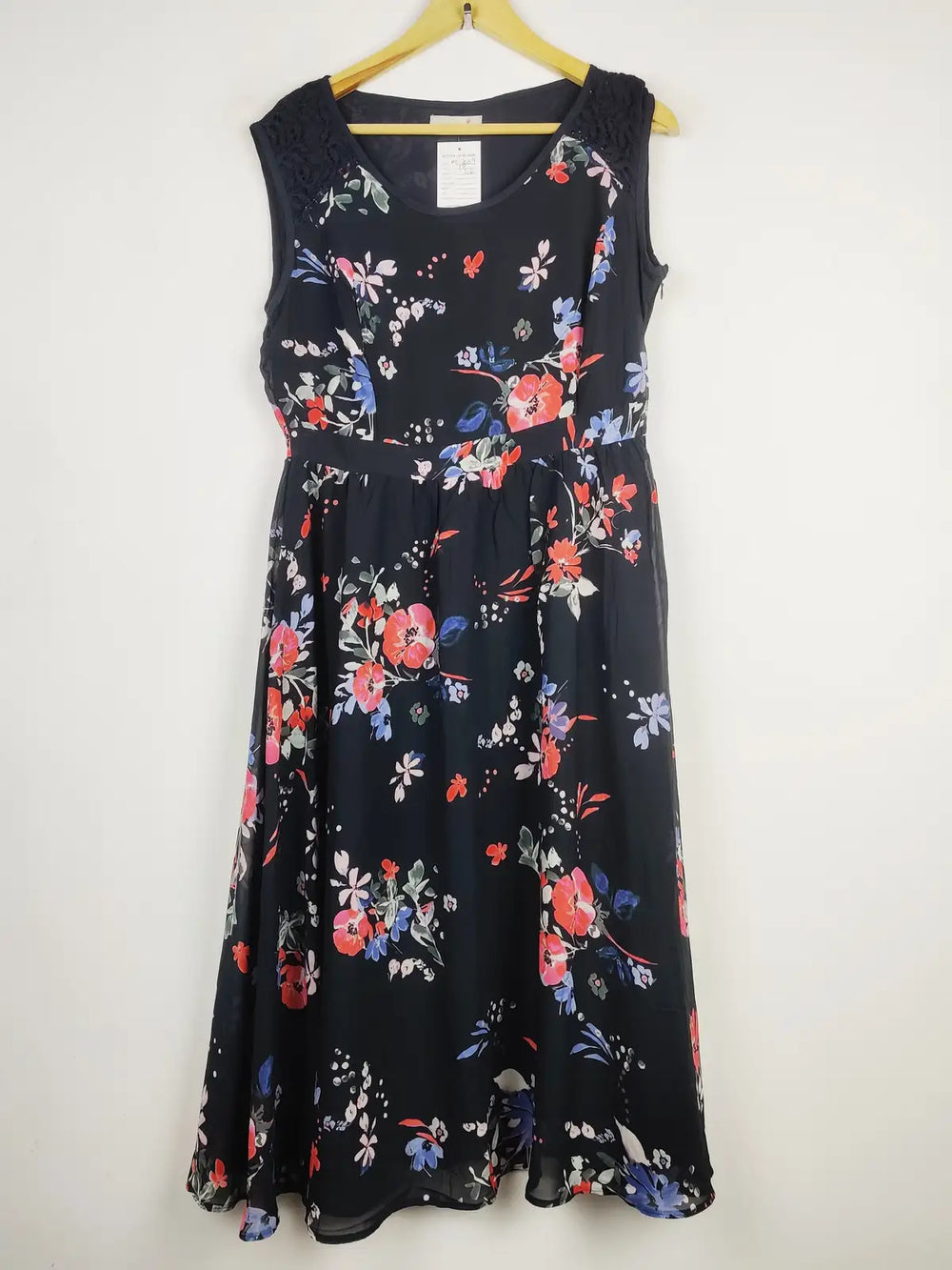 Buy online pre-used pre-loved 100% authentic & Original branded Peruna (MF-2069) available in Pakistan. Top international brands avilable.