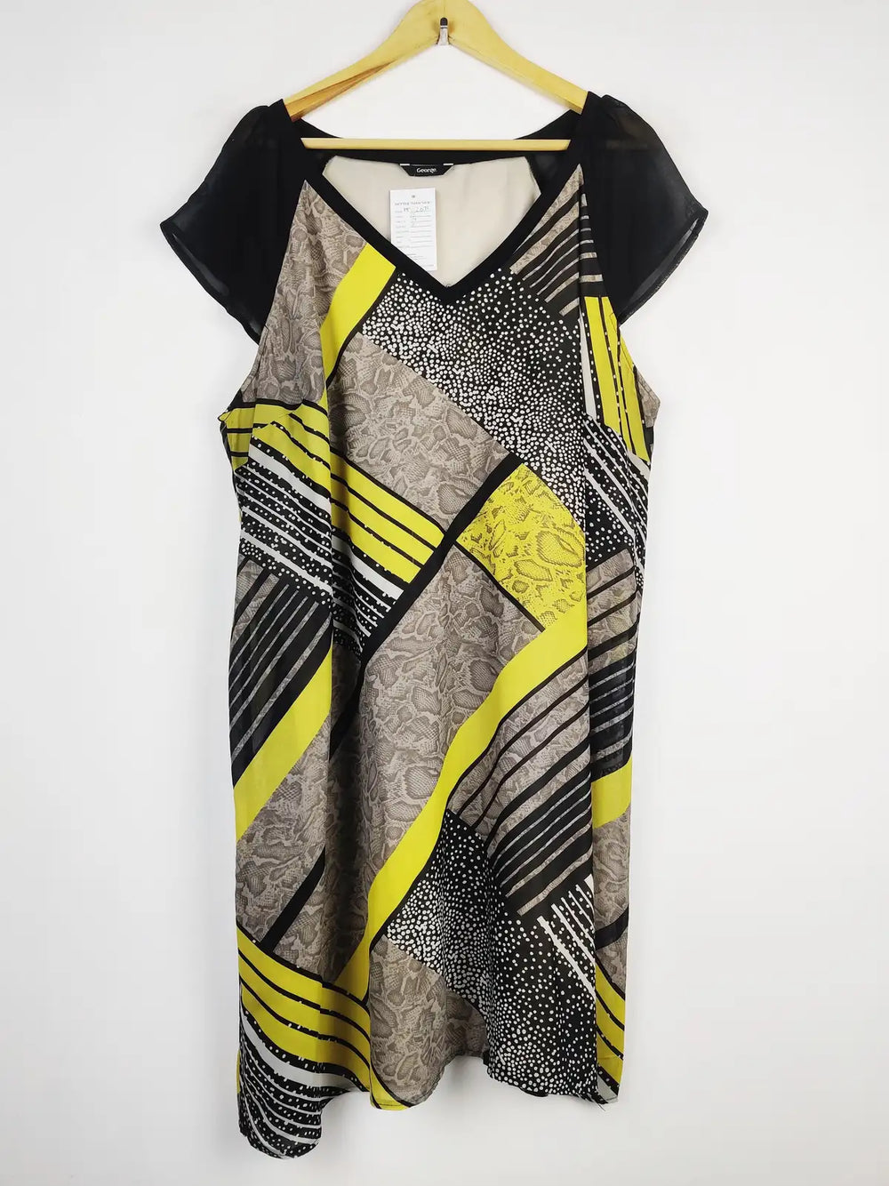 Buy online pre-used pre-loved 100% authentic & Original branded George (MF-2071) available in Pakistan. Top international brands avilable.