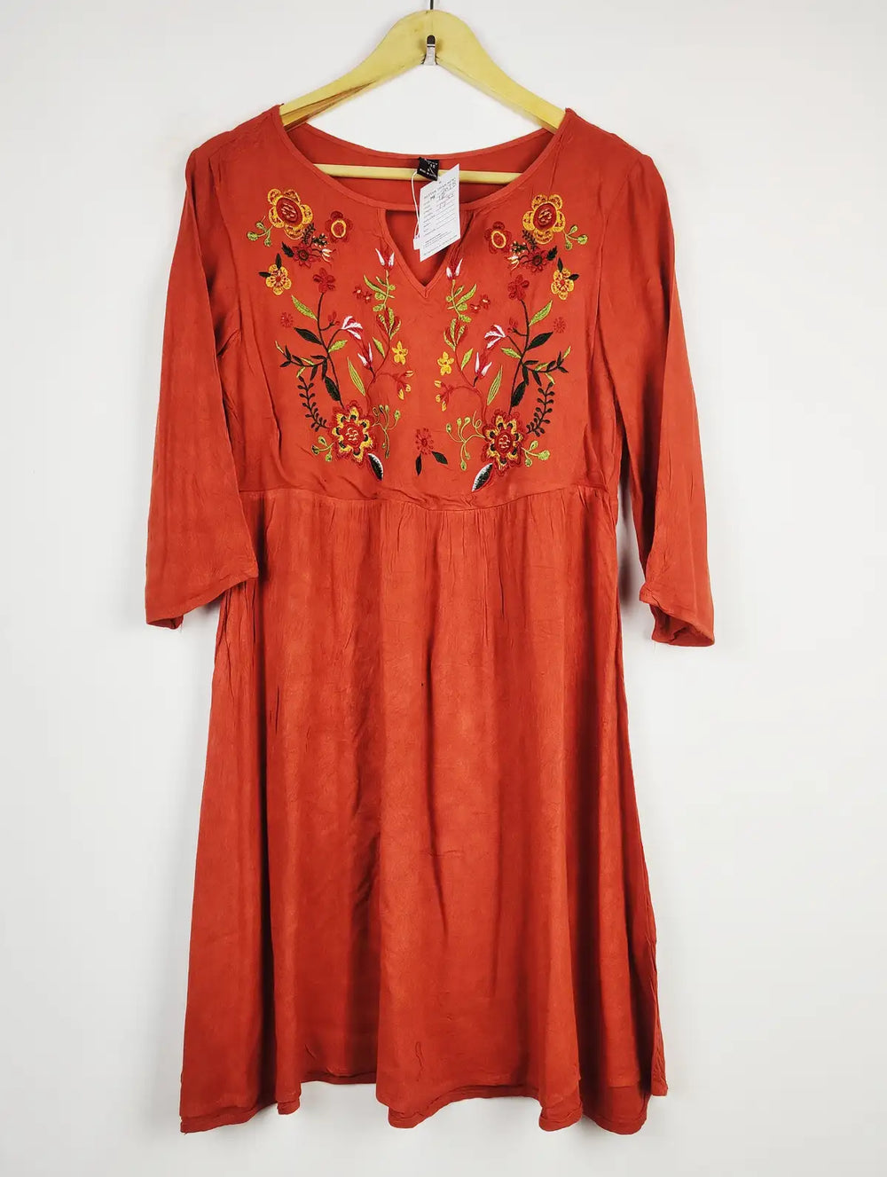 Buy online pre-used pre-loved 100% authentic & Original branded Emery Rose (MF-2078) available in Pakistan. Top international brands avilable.