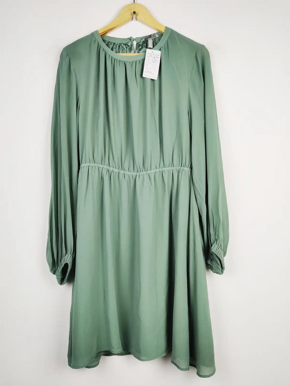 Buy online pre-used pre-loved 100% authentic & Original branded H&M (MF-2086) available in Pakistan. Top international brands avilable.